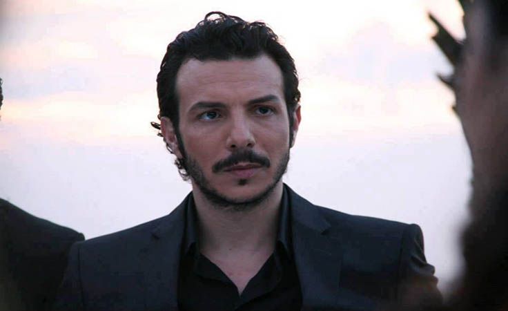 باسل خيّاط يكشف خِدعة شعره في مسلسل 